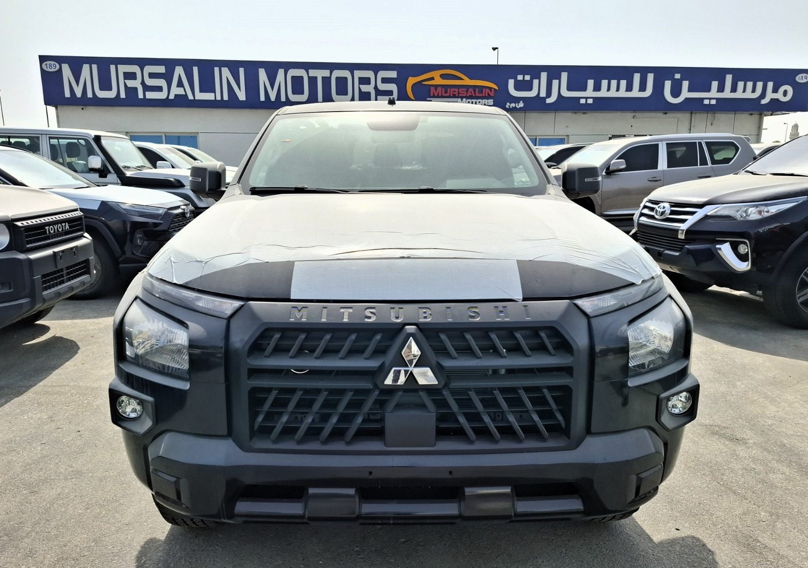 Mitsubishi L200 2.4L 2025 MT DC Black Petrol