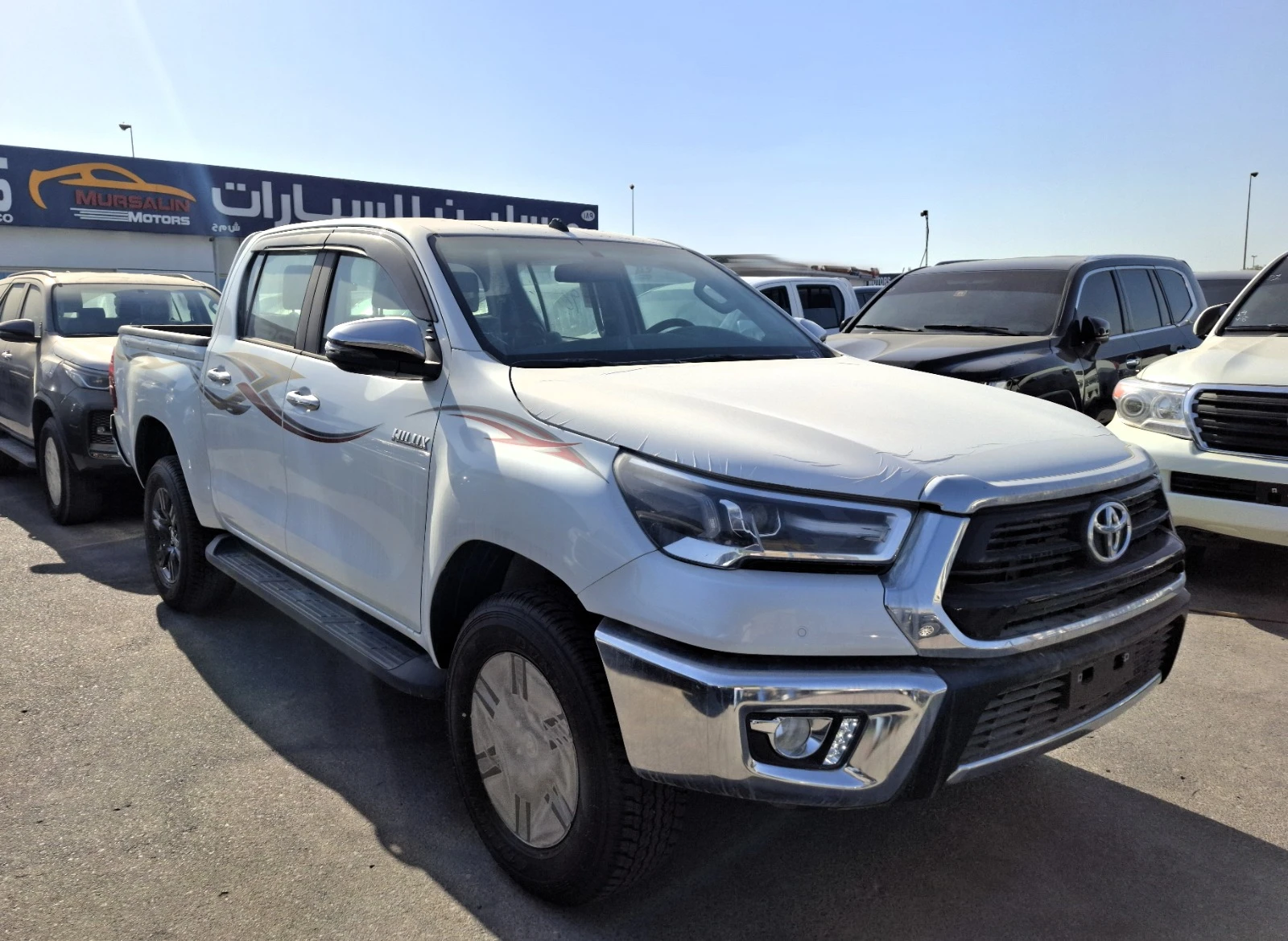 Toyota Hilux SR5 2.4L 2025 AT DC Full White Diesel Key Start