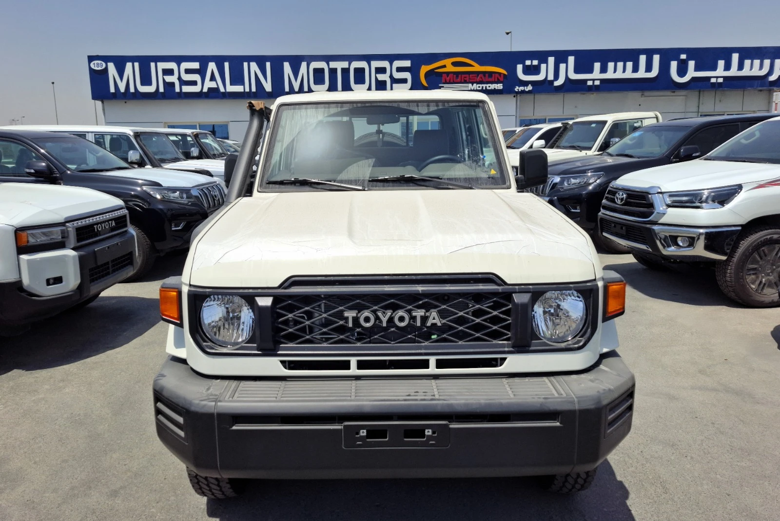 Toyota LC Pickup 4WD 2.8L 2025 MT DC White Diesel